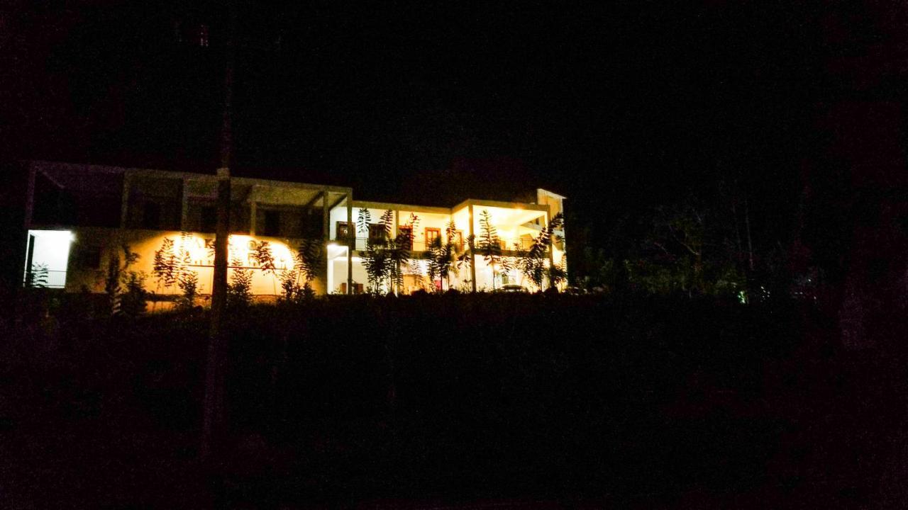 Akoya Pearl Hotell Ratnapura Eksteriør bilde
